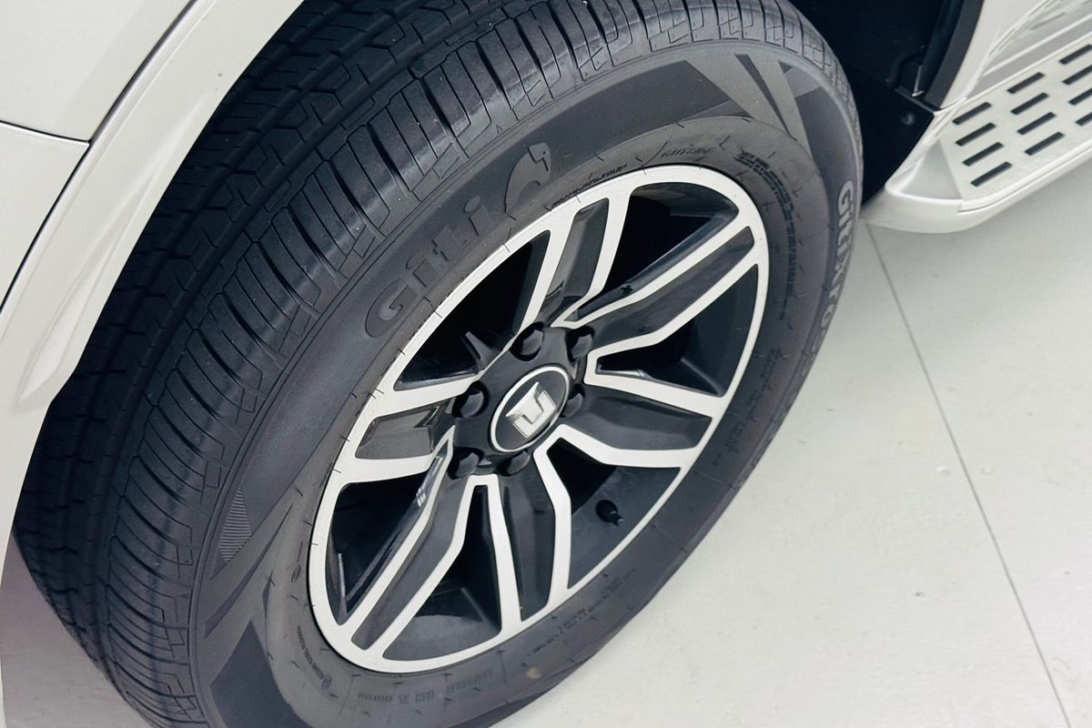2024 GWM Tank 500 Lux Hybrid P03