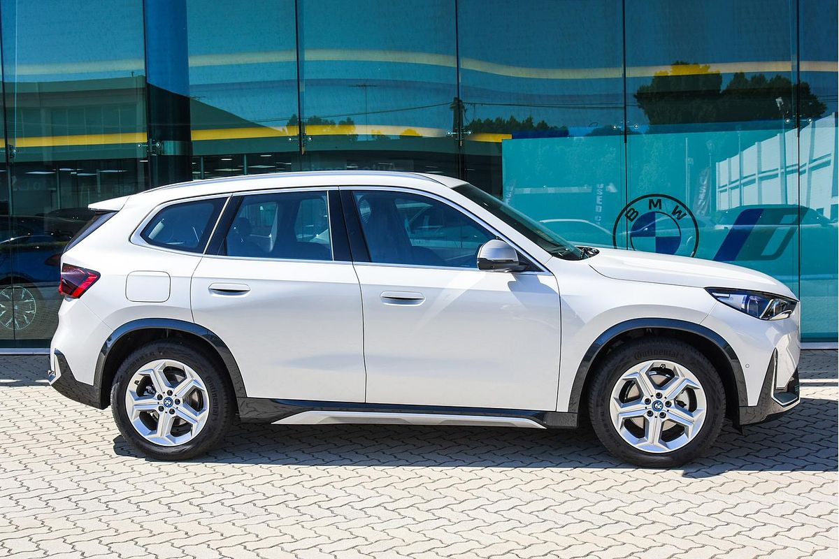2024 BMW iX1 eDrive20 xLine U11