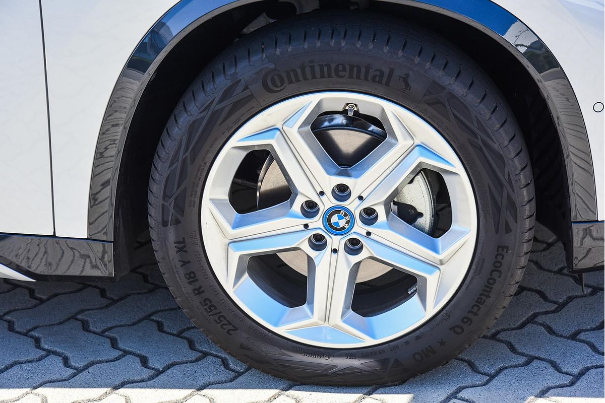 2024 BMW iX1 eDrive20 xLine U11