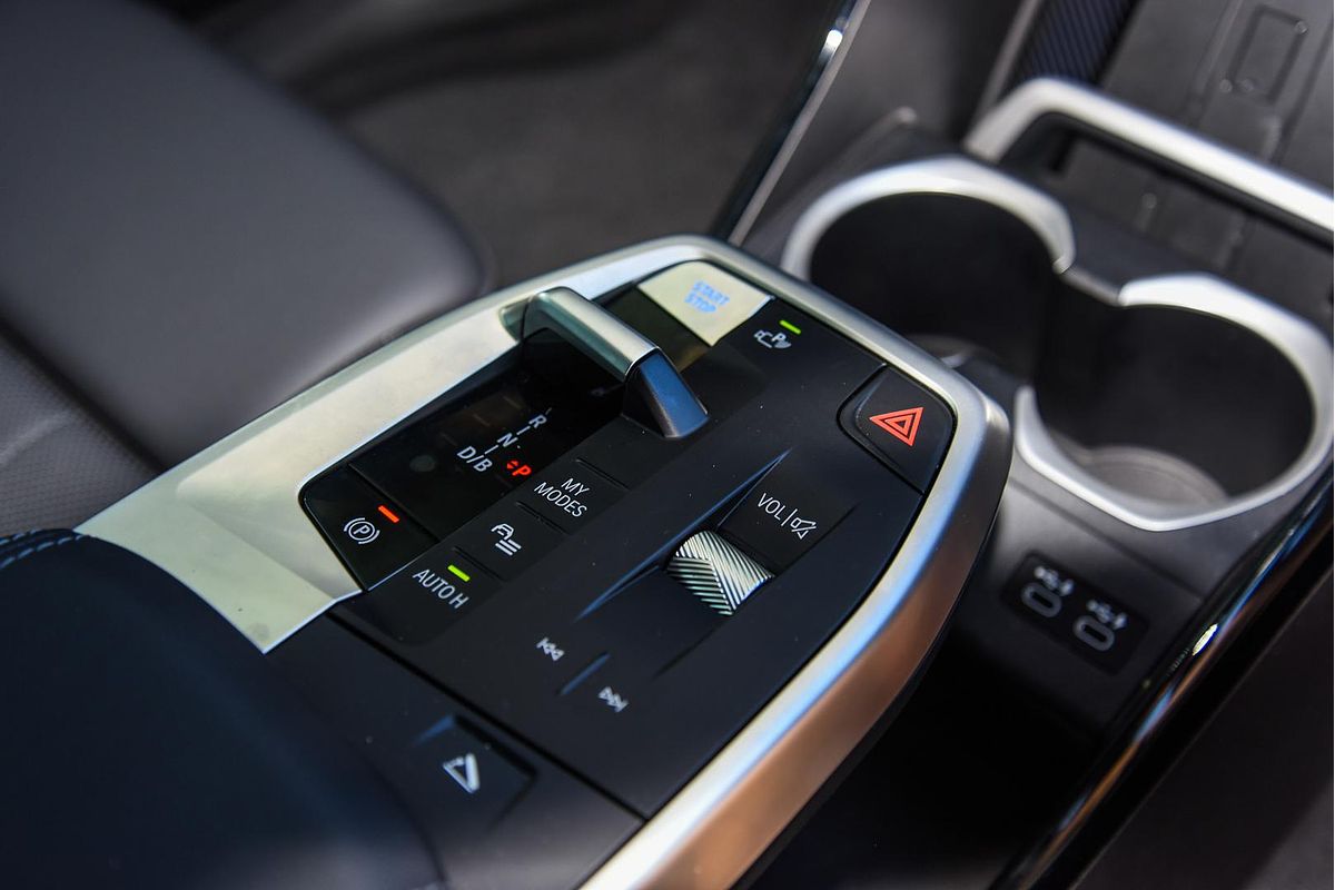 2024 BMW iX1 eDrive20 xLine U11
