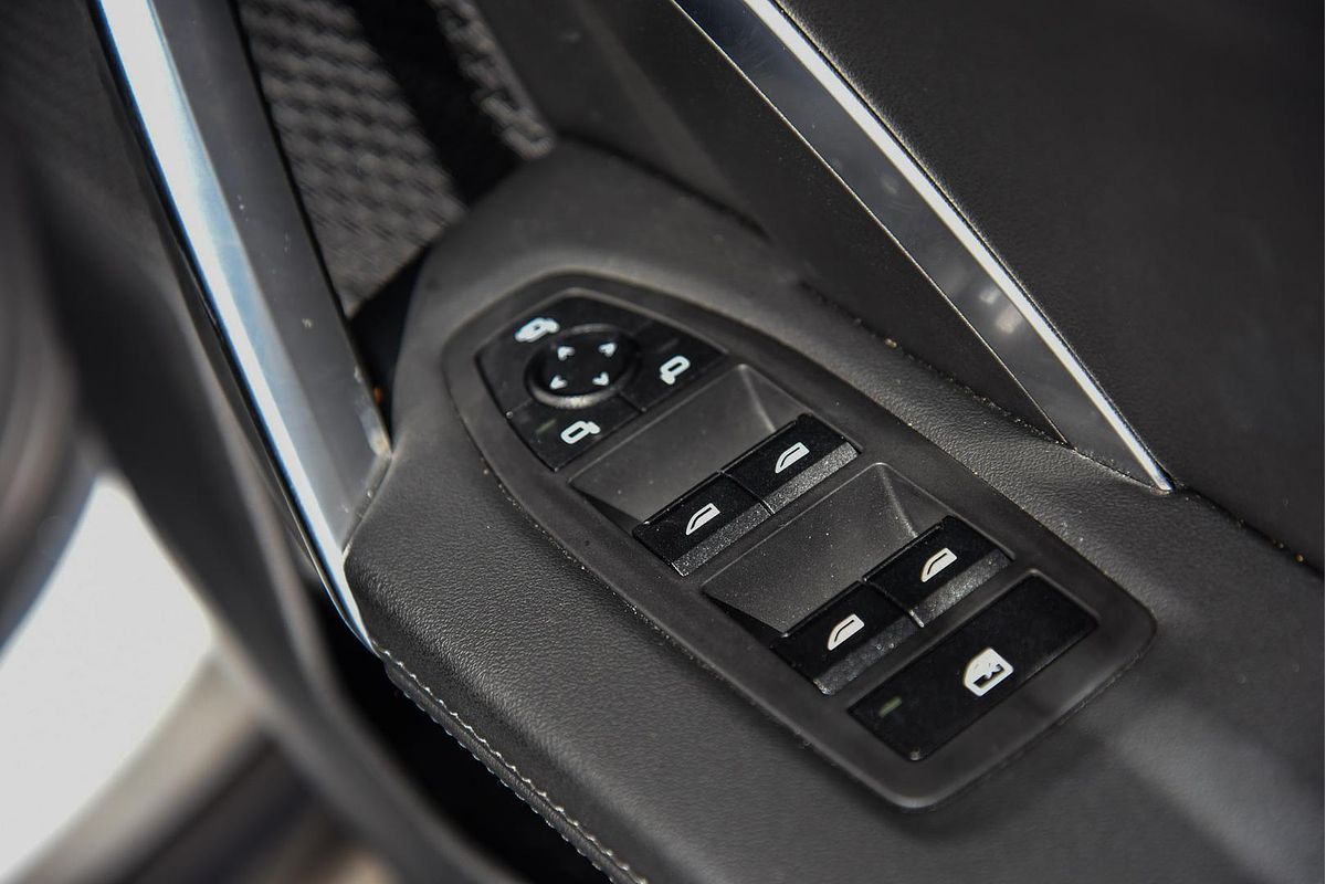 2024 BMW iX1 eDrive20 xLine U11