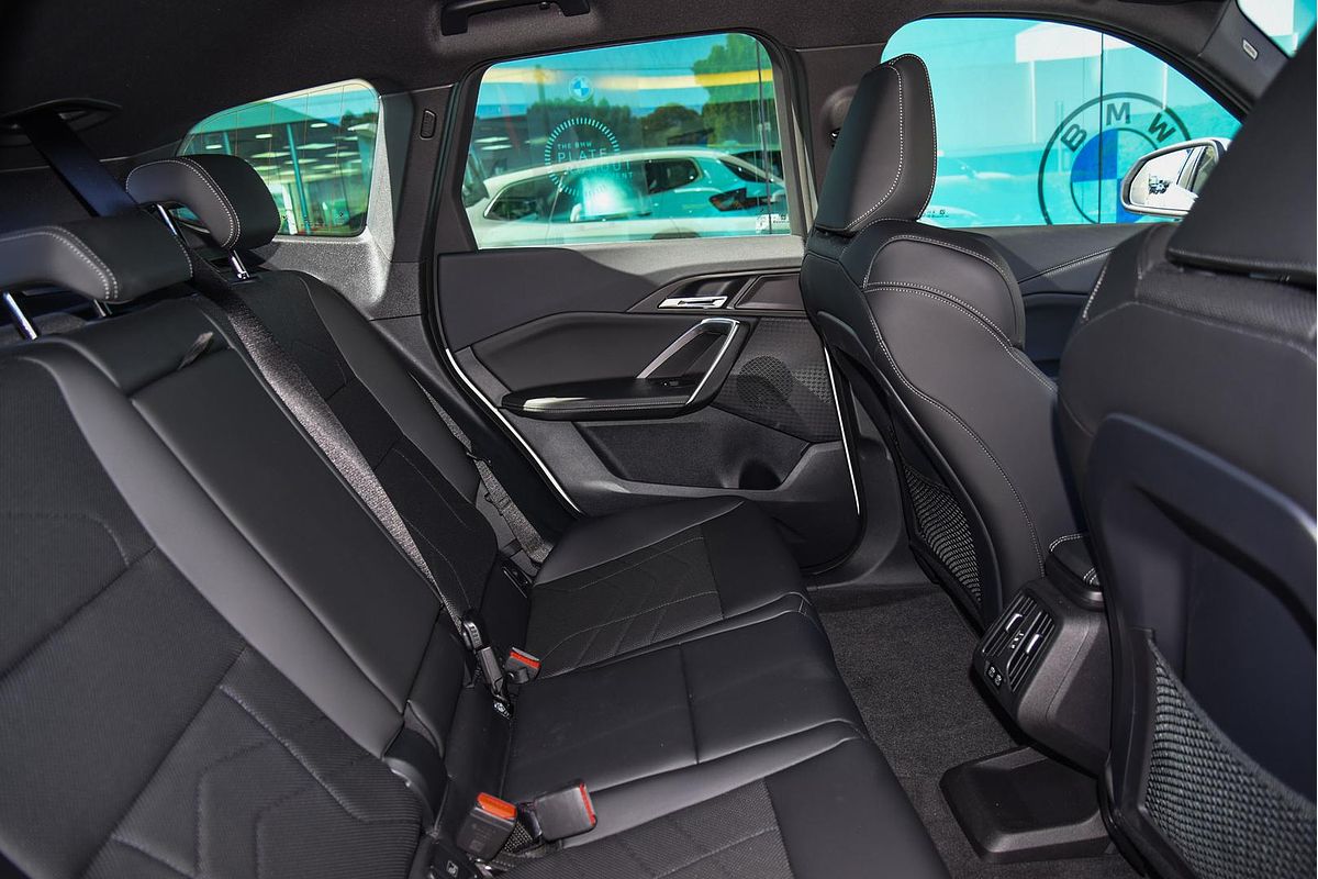 2024 BMW iX1 eDrive20 xLine U11