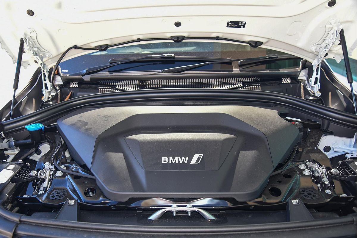 2024 BMW iX1 eDrive20 xLine U11