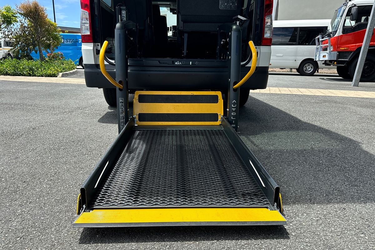 2022 Toyota Hiace Commuter GDH322R