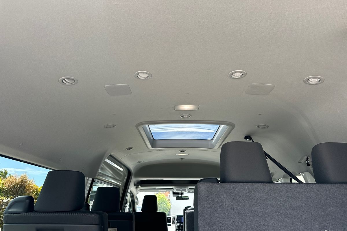 2022 Toyota Hiace Commuter GDH322R