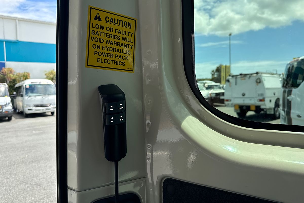 2022 Toyota Hiace Commuter GDH322R