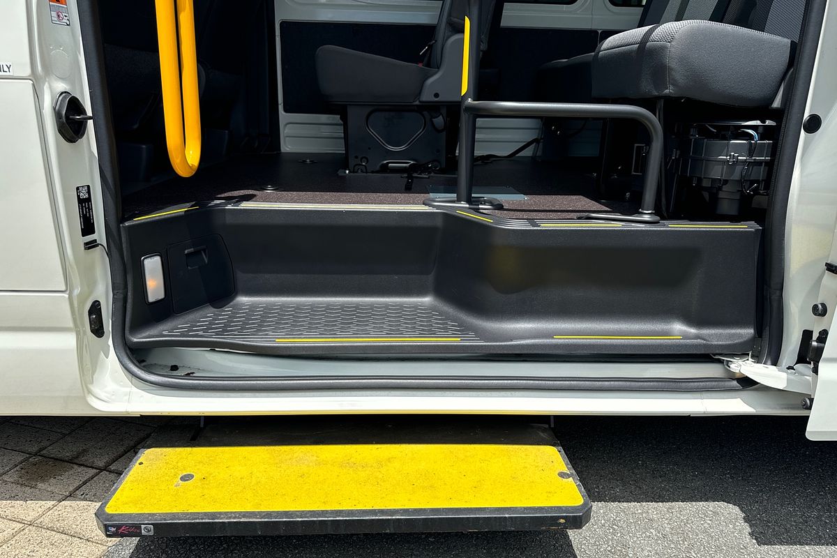 2022 Toyota Hiace Commuter GDH322R