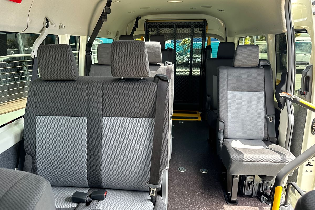 2022 Toyota Hiace Commuter GDH322R