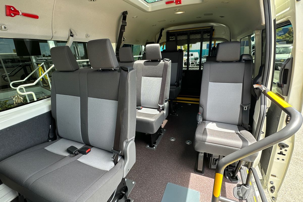 2022 Toyota Hiace Commuter GDH322R