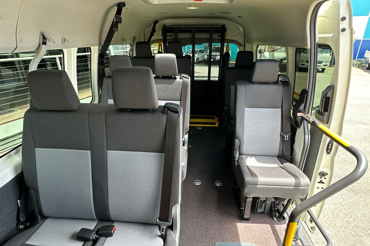 2022 Toyota Hiace Commuter GDH322R