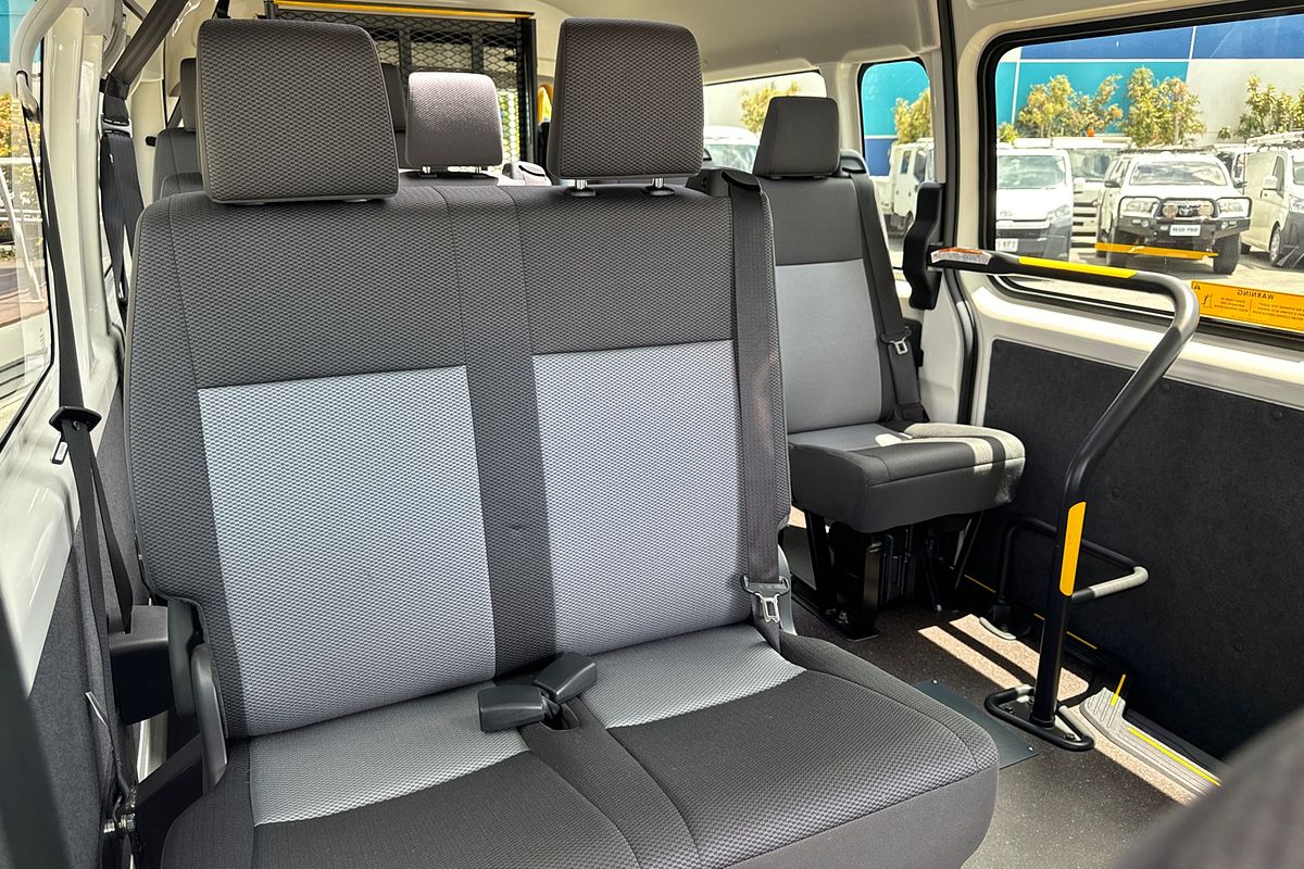 2022 Toyota Hiace Commuter GDH322R