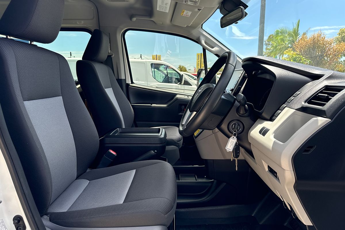 2022 Toyota Hiace Commuter GDH322R