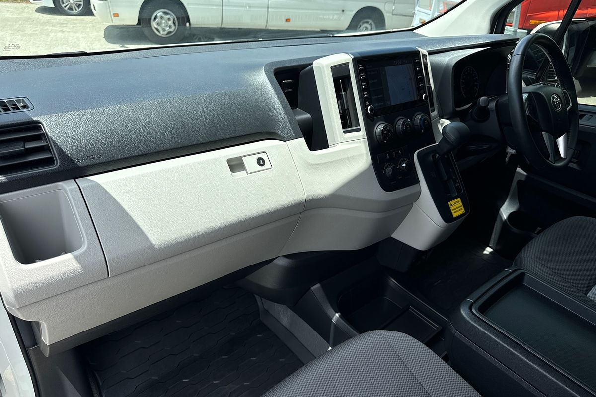 2022 Toyota Hiace Commuter GDH322R