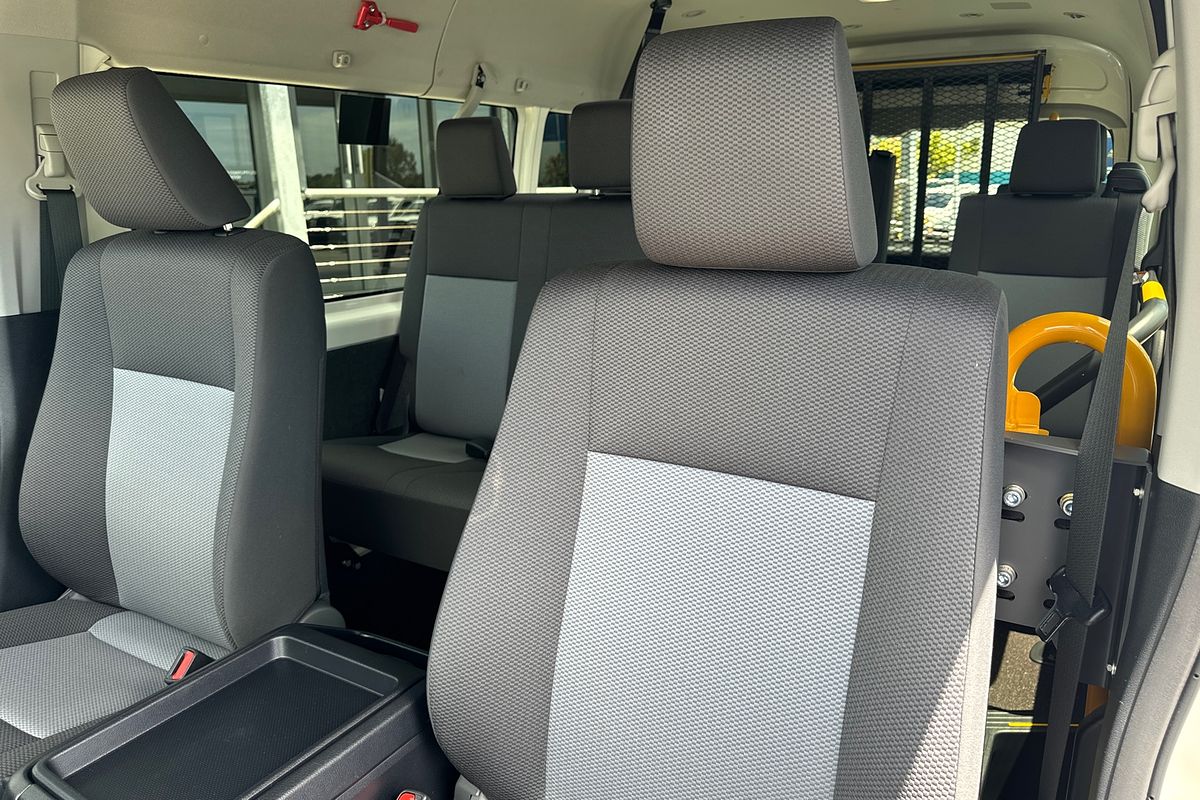 2022 Toyota Hiace Commuter GDH322R