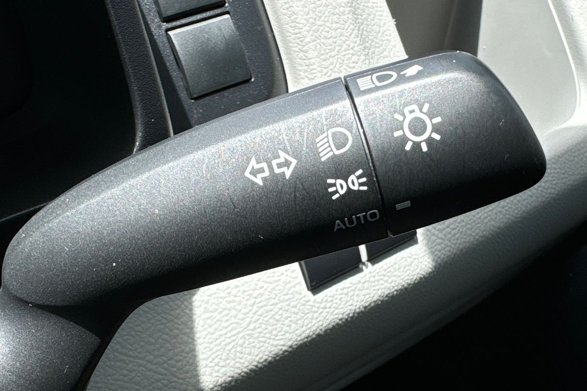 2022 Toyota Hiace Commuter GDH322R