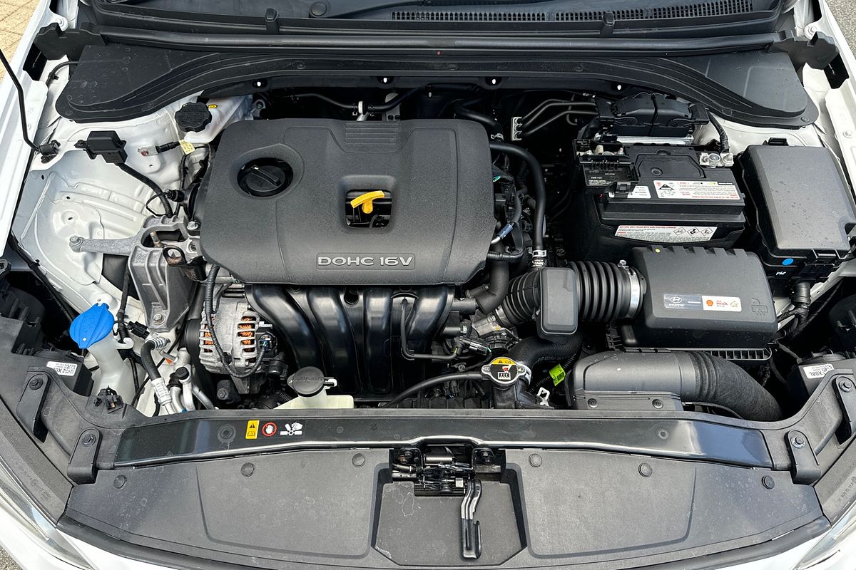 2017 Hyundai Elantra Active AD