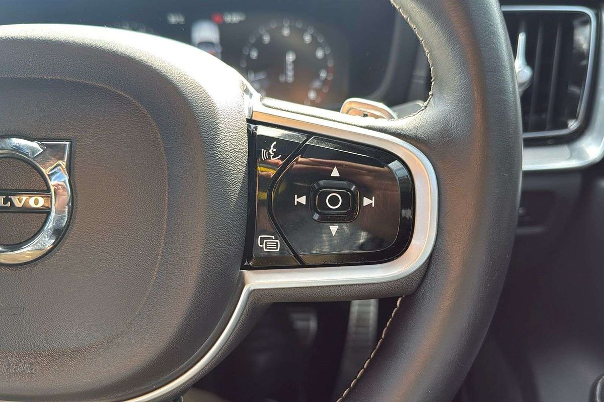 2020 Volvo S60 T5 R-Design