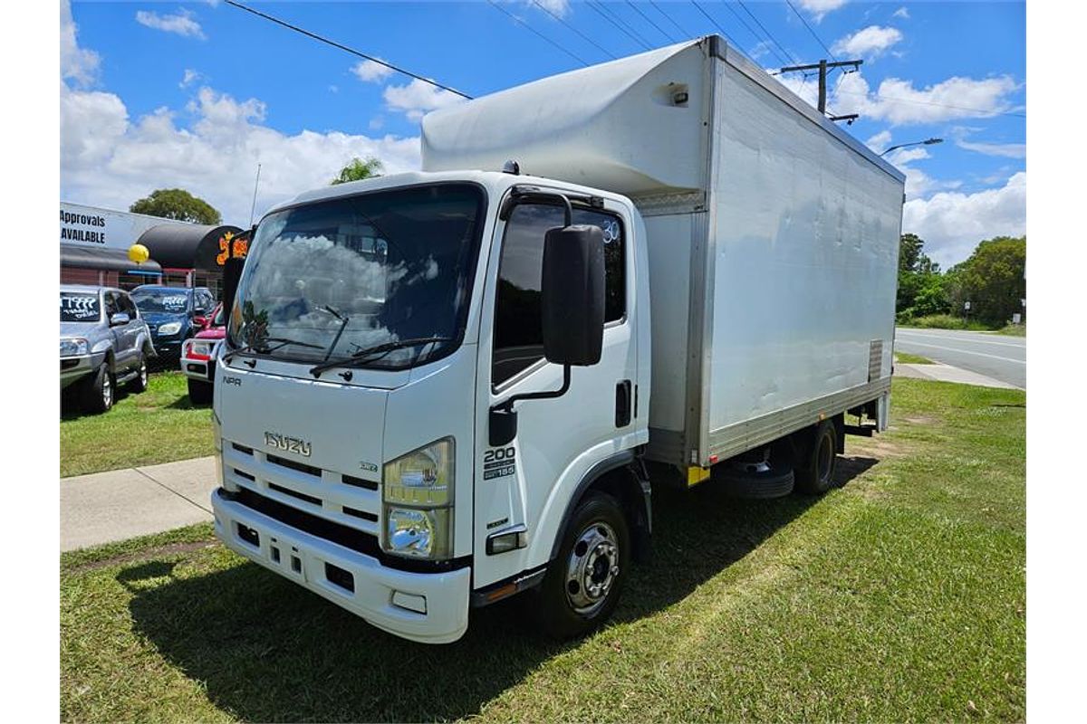 2014 Isuzu N Series NPR 200/275 4x2