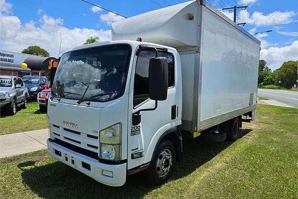 2014 Isuzu N Series NPR 200/275 4x2