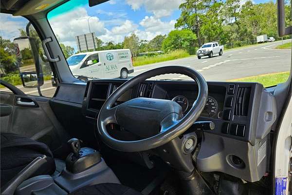 2014 Isuzu N Series NPR 200/275 4x2