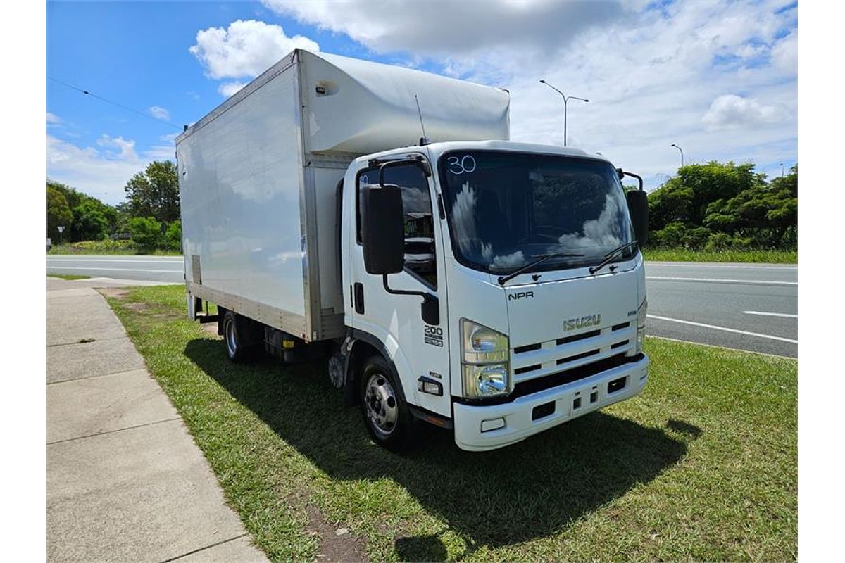 2014 Isuzu N Series NPR 200/275 4x2