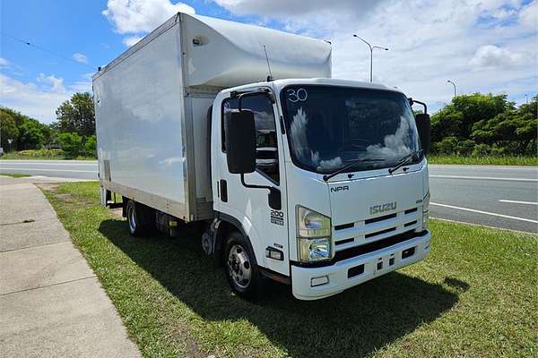 2014 Isuzu N Series NPR 200/275 4x2