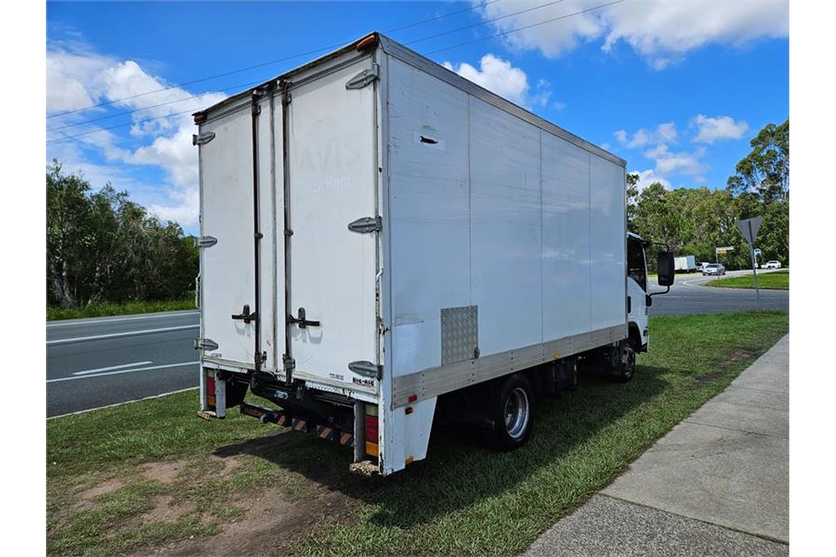 2014 Isuzu N Series NPR 200/275 4x2