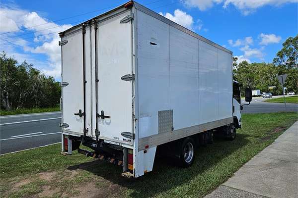 2014 Isuzu N Series NPR 200/275 4x2
