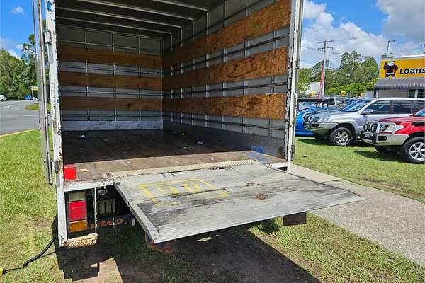 2014 Isuzu N Series NPR 200/275 4x2