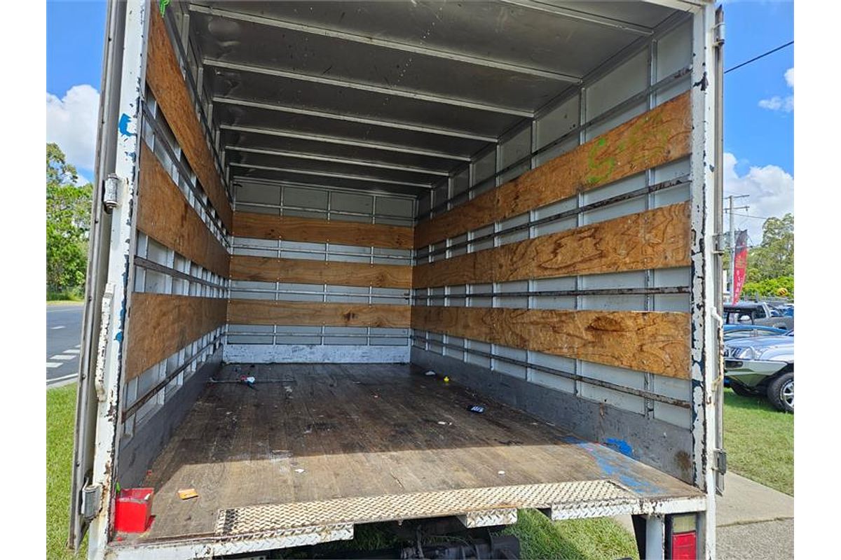 2014 Isuzu N Series NPR 200/275 4x2