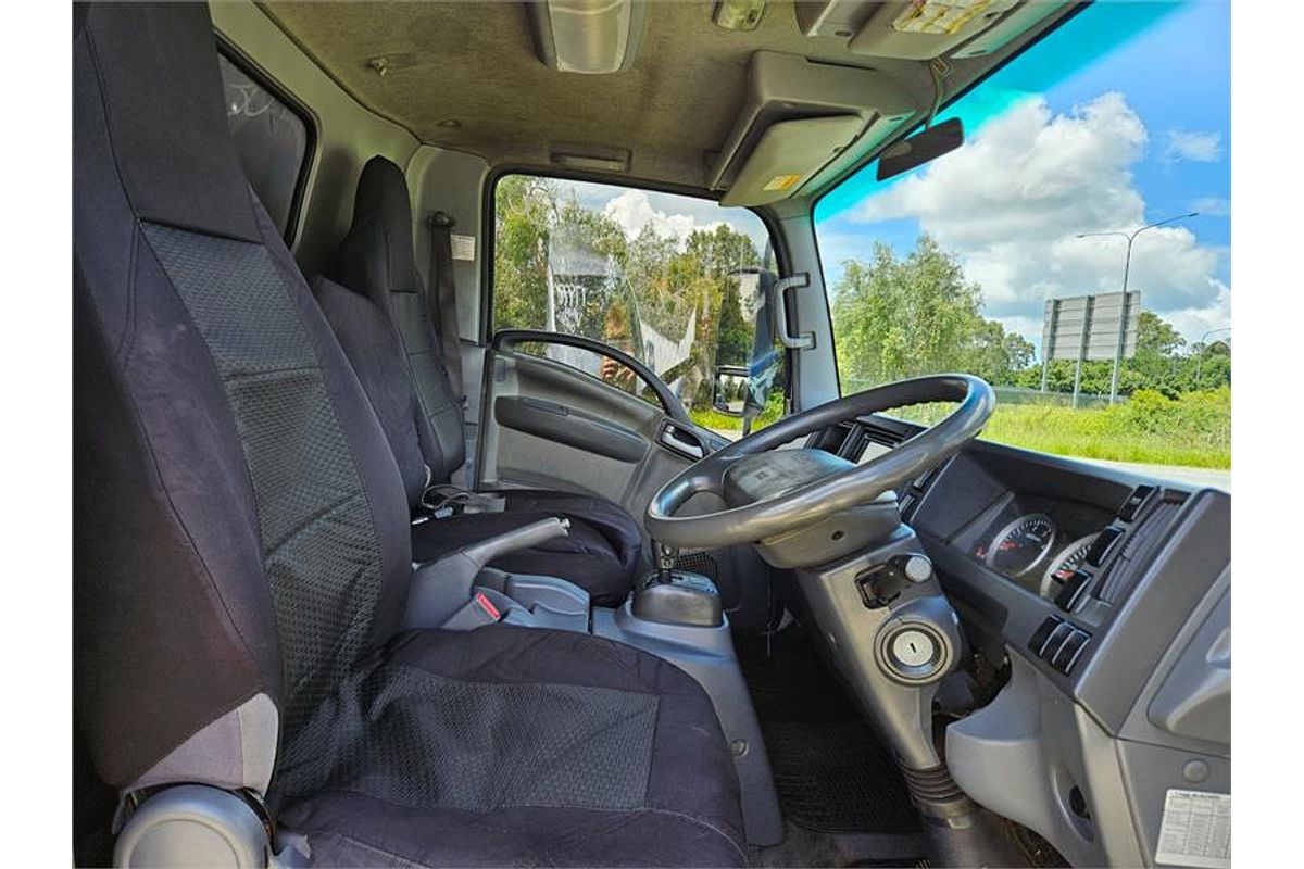 2014 Isuzu N Series NPR 200/275 4x2