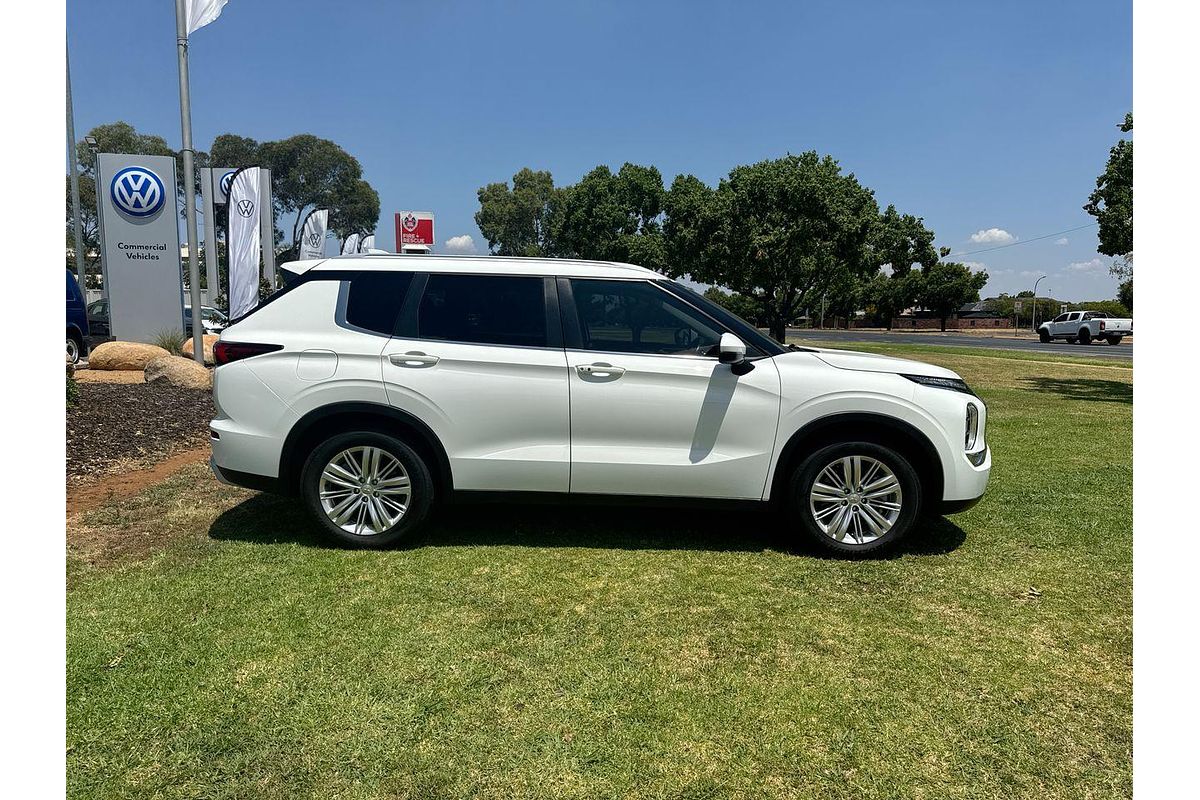 2022 Mitsubishi Outlander LS ZM