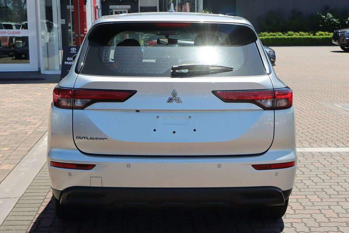 2023 Mitsubishi Outlander ES ZM