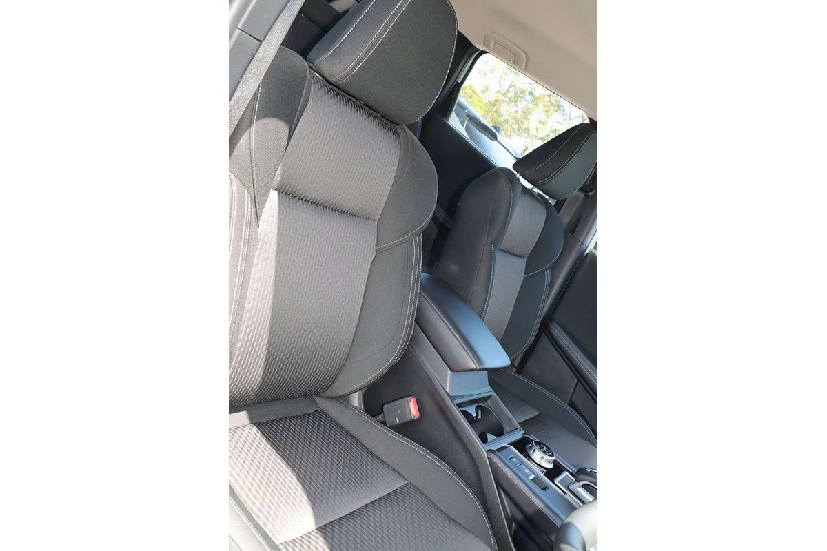 2023 Mitsubishi Outlander ES ZM