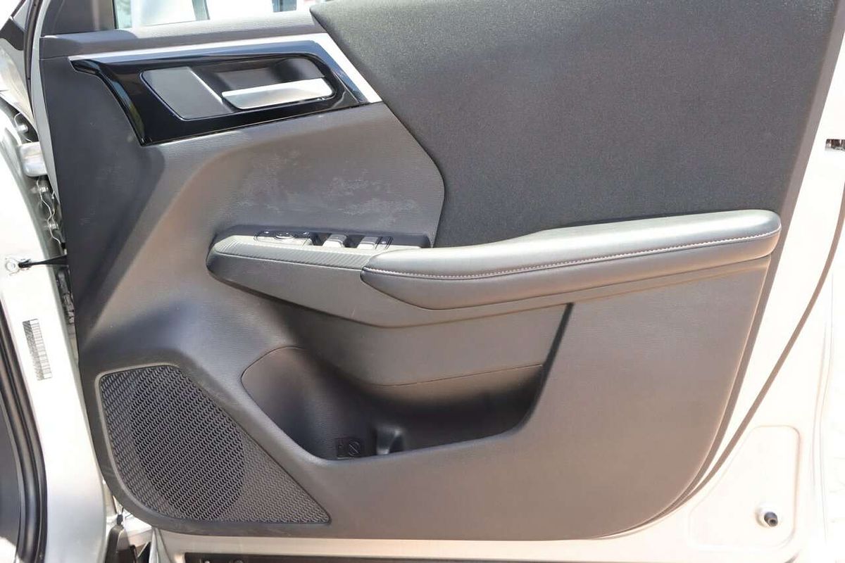 2023 Mitsubishi Outlander ES ZM