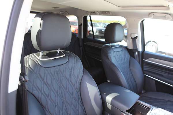 2024 GWM Tank 500 Lux Hybrid P03