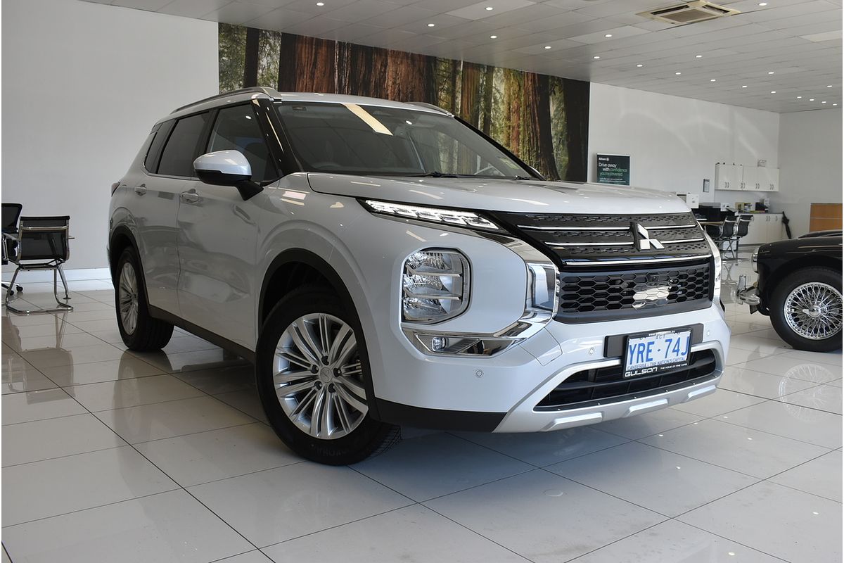 2024 Mitsubishi Outlander LS ZM