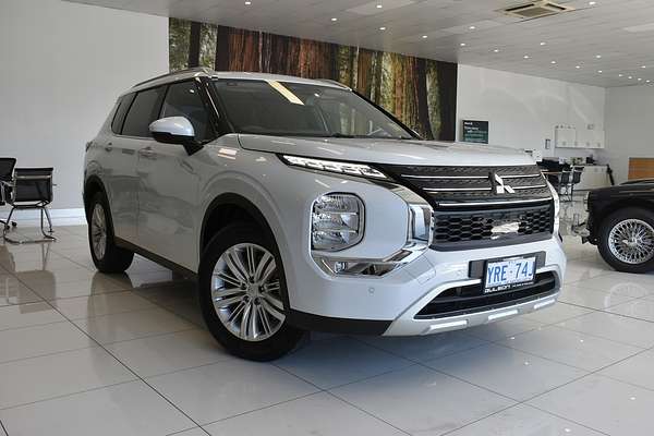 2024 Mitsubishi Outlander LS ZM