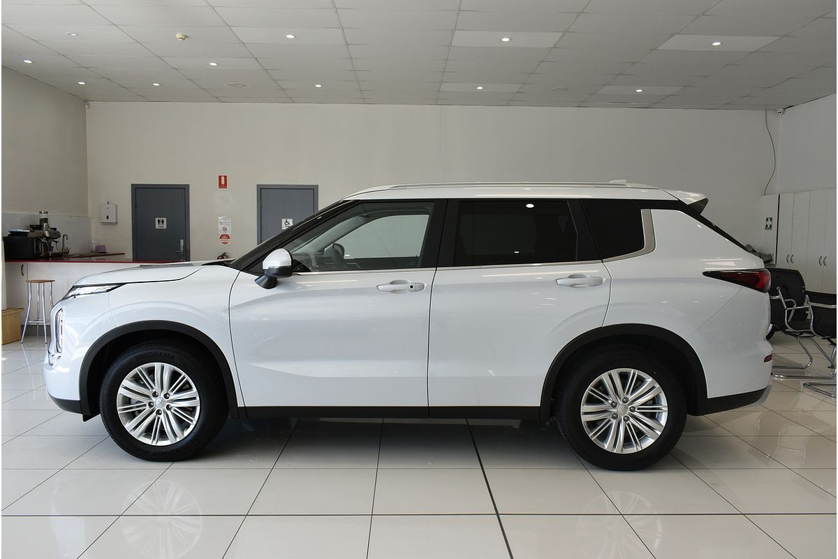 2024 Mitsubishi Outlander LS ZM