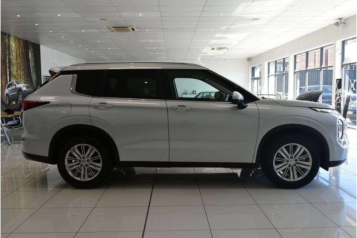2024 Mitsubishi Outlander LS ZM