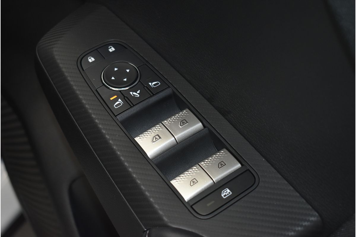 2024 Mitsubishi Outlander LS ZM