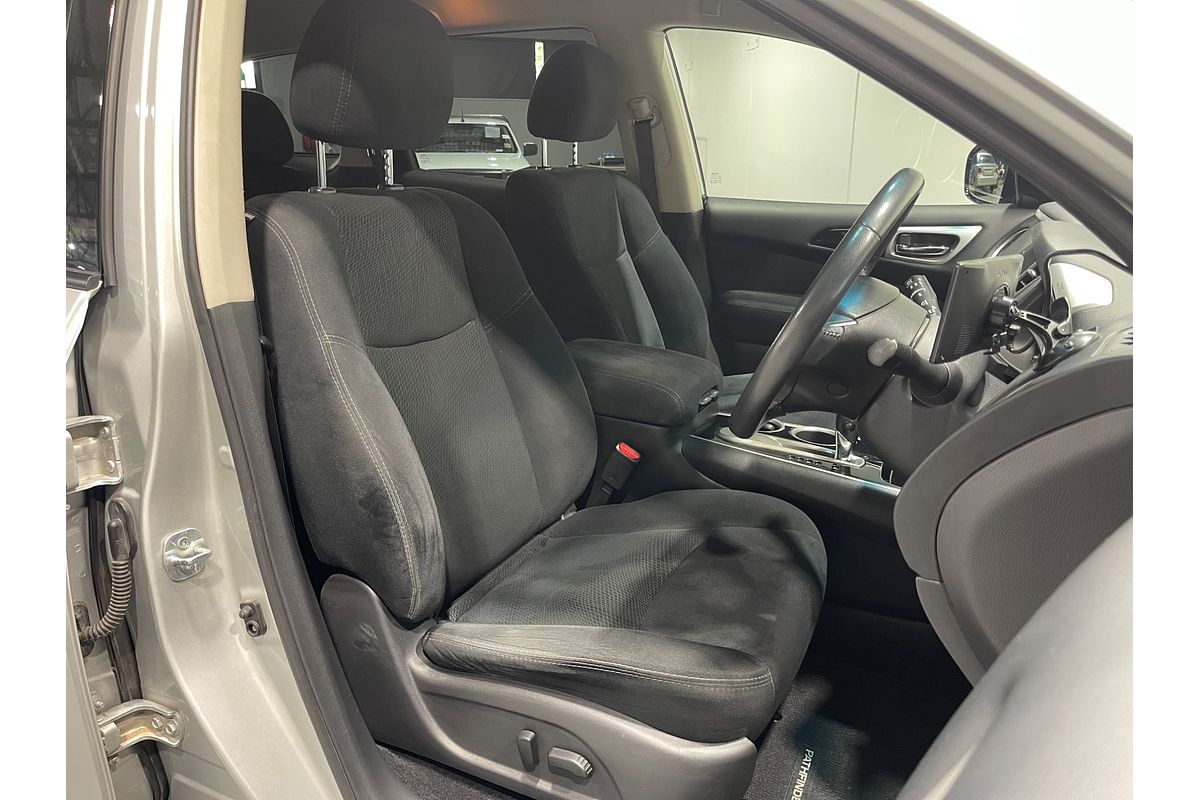 2016 Nissan Pathfinder ST R52