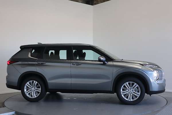 2023 Mitsubishi Outlander ES ZM