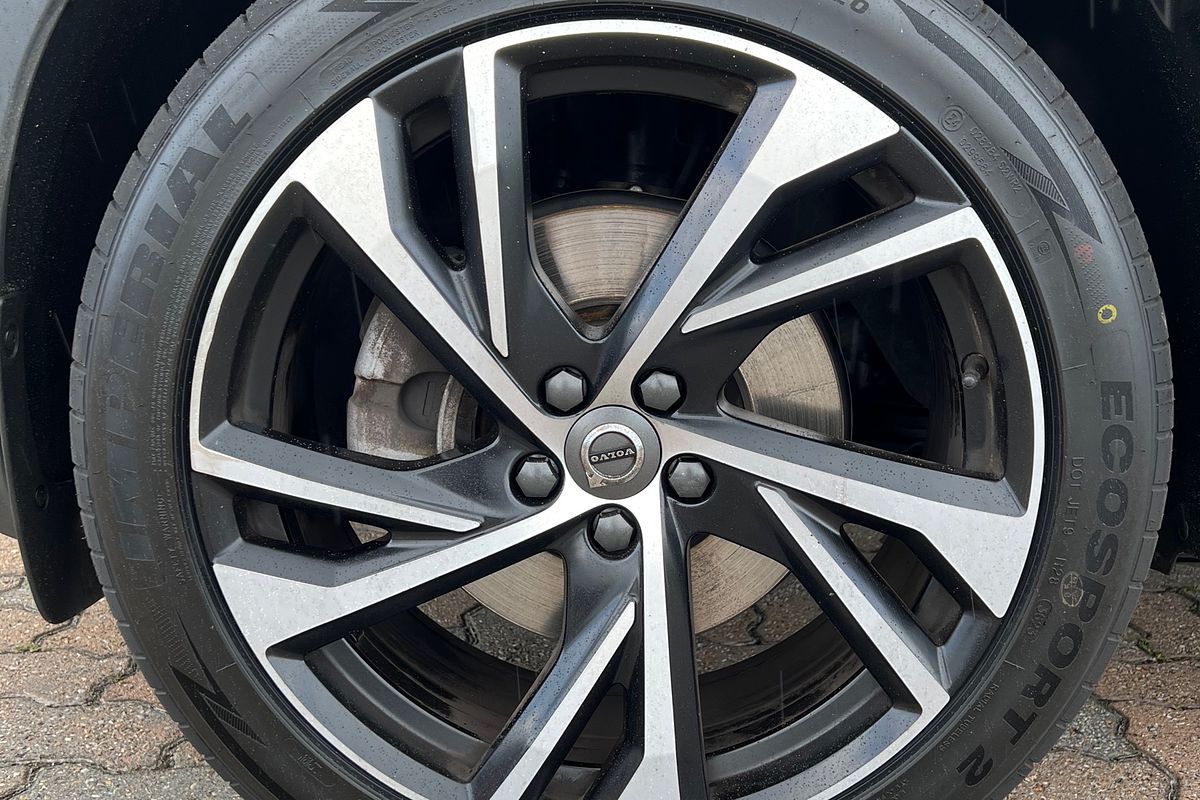 2020 Volvo XC40 T5 R-Design