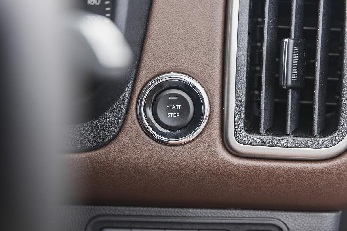 2023 Mahindra Scorpio Z8