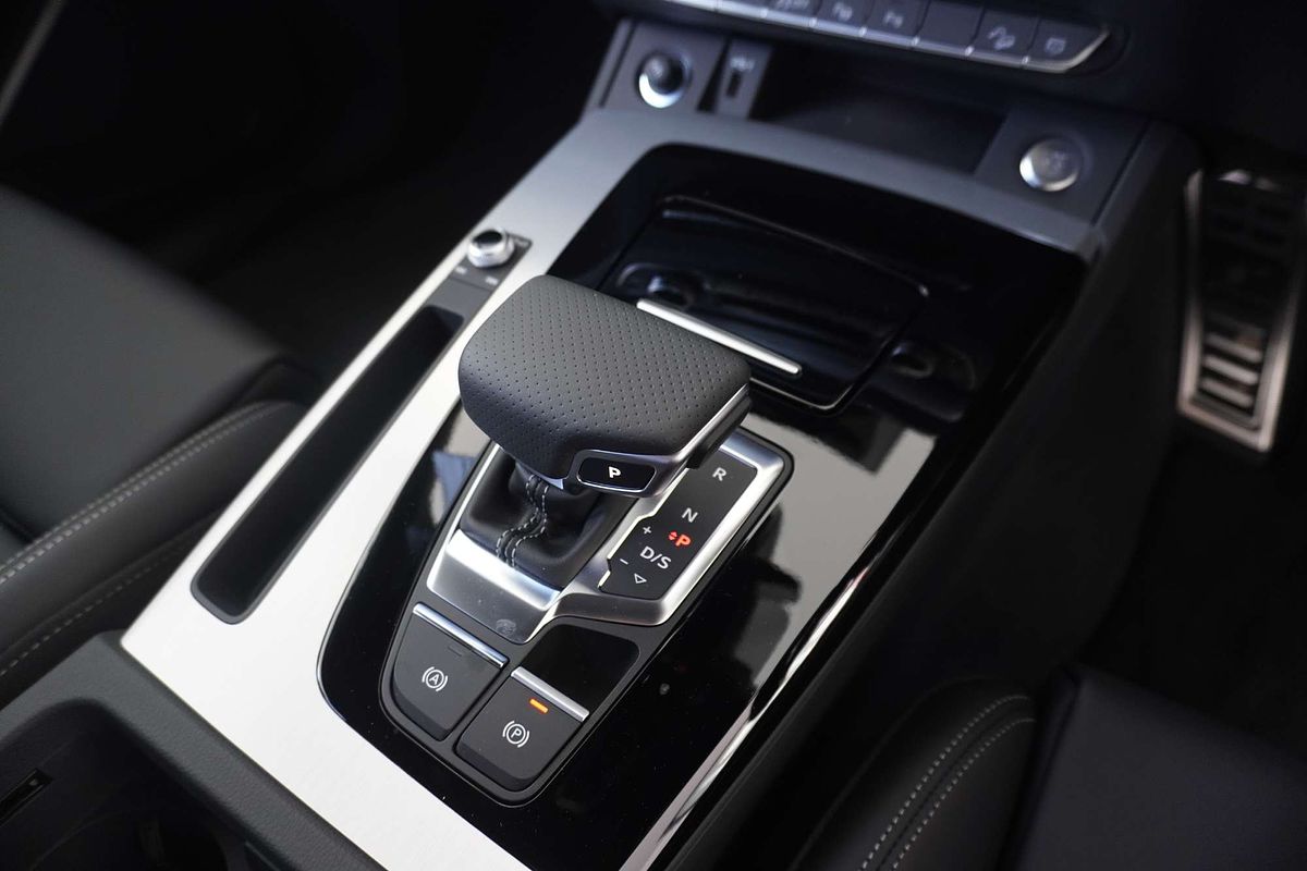 2024 Audi Q5 45 TFSI S line FY