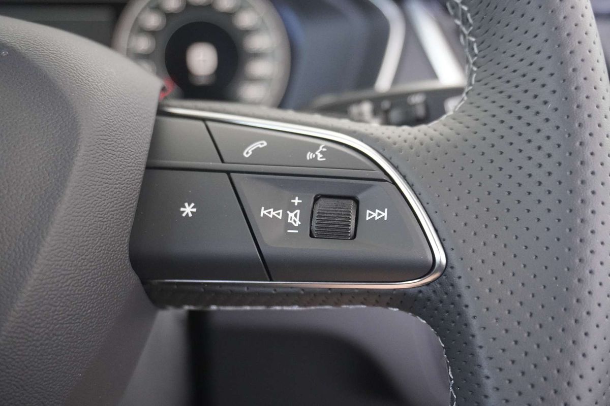 2024 Audi Q5 45 TFSI S line FY