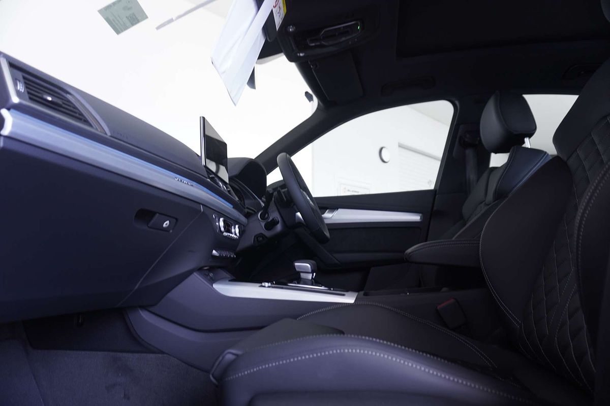 2024 Audi Q5 45 TFSI S line FY