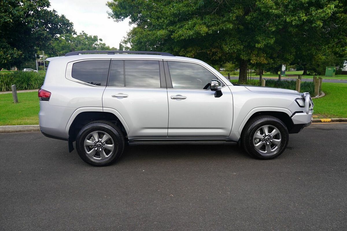 2022 Toyota Landcruiser LC300 Sahara (4x4) FJA300R