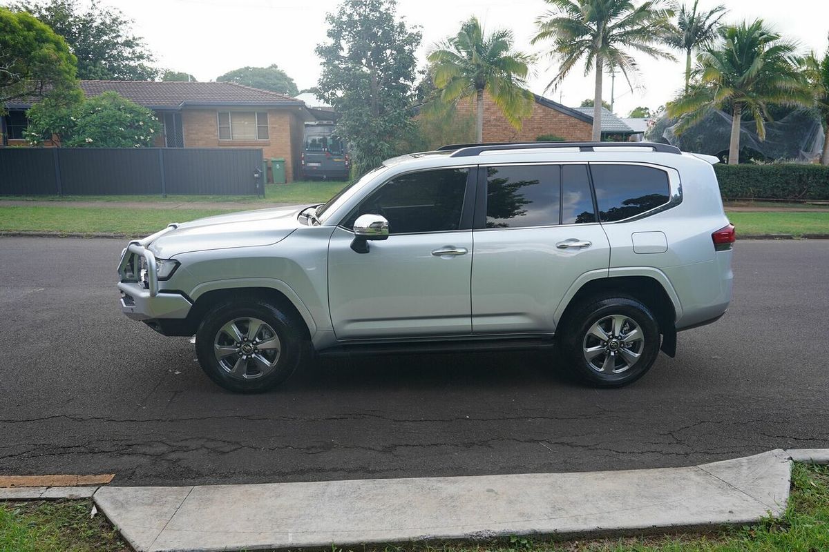 2022 Toyota Landcruiser LC300 Sahara (4x4) FJA300R